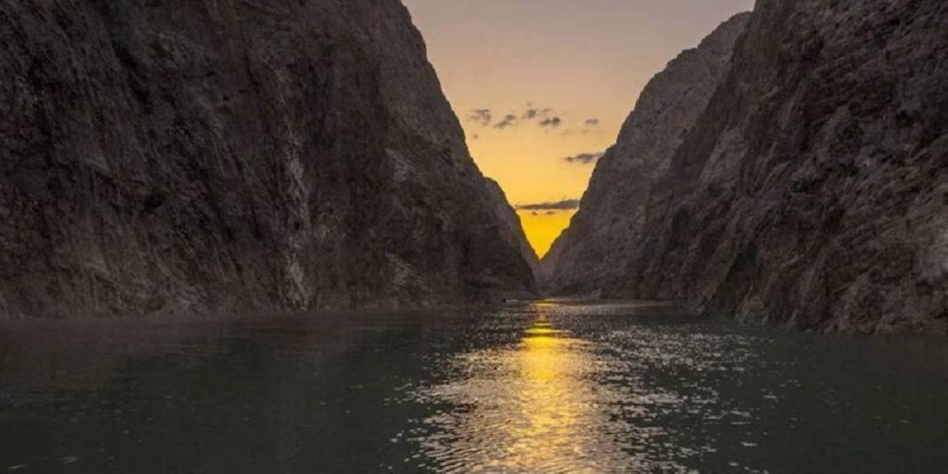 Erzincan’da saklı dev! Dünyanın ikinci en büyüğü ve Türkiye’de: Oluşumuyla adeta göz kamaştırıyor 9